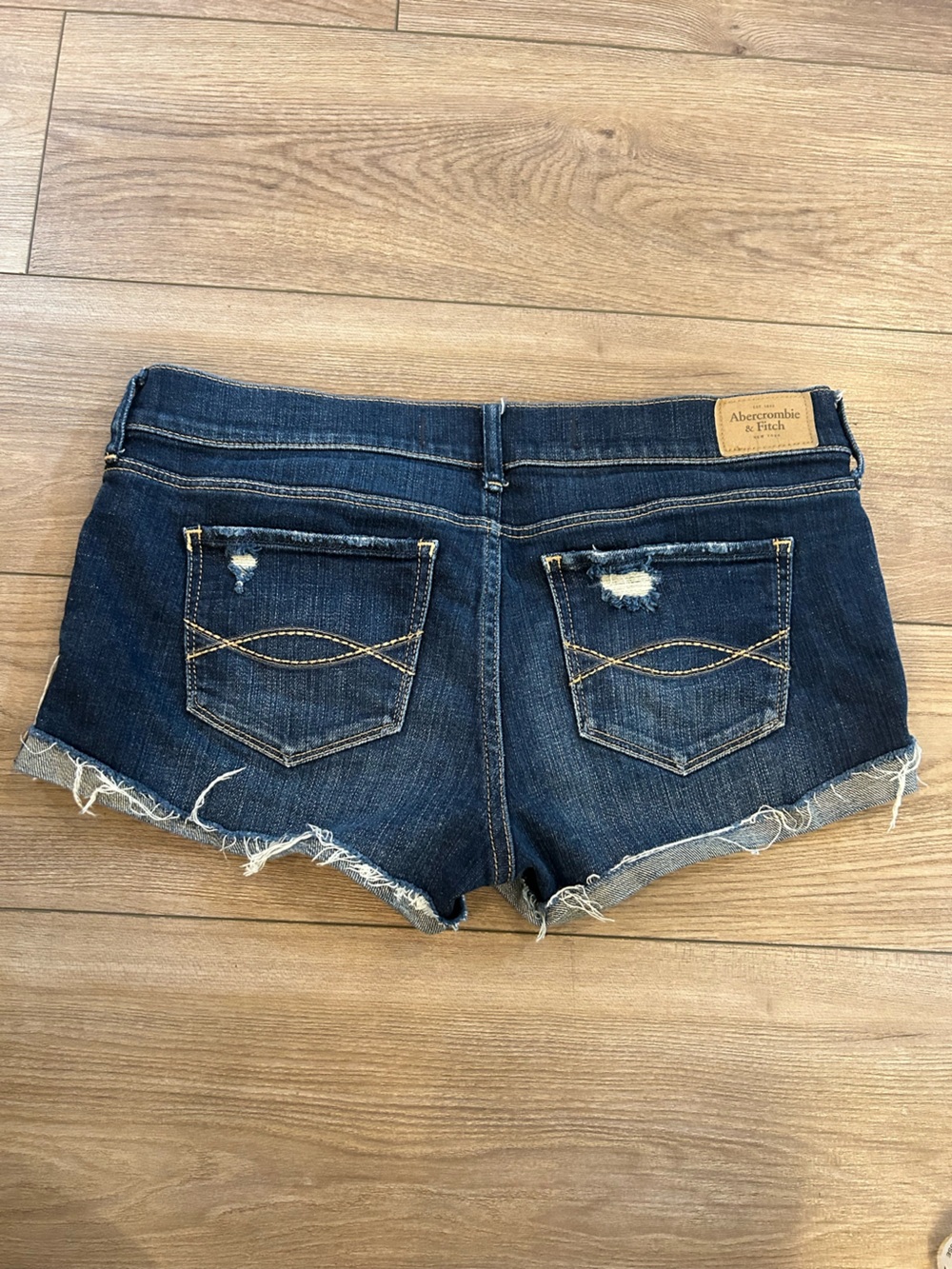 Abercrombie & Fitch Size 6 Low Rise Distressed Denim Shorts Dark Wash W28 Y2K - Picture 3 of 6